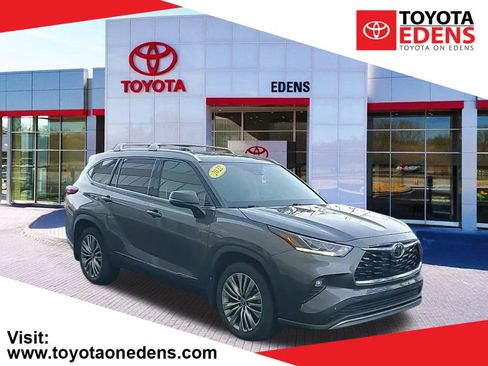 Used 2022 Toyota Highlander Platinum image 1