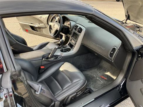 Used 2006 Chevrolet Corvette Coupe w/ Preferred Equipment Group image 22