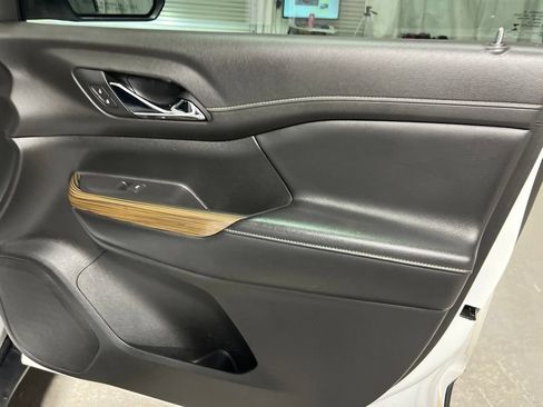 Used 2020 GMC Acadia SLE w/ Driver Convenience Package FWD image 11