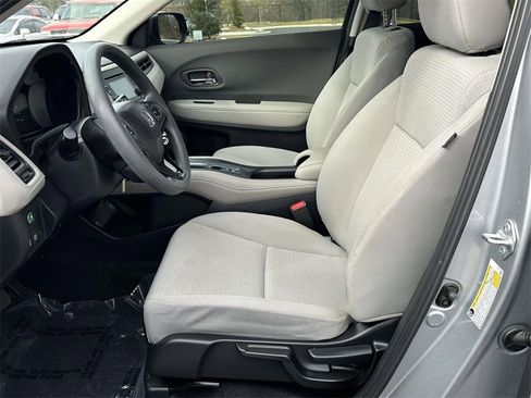 Certified 2021 Honda HR-V LX image 4