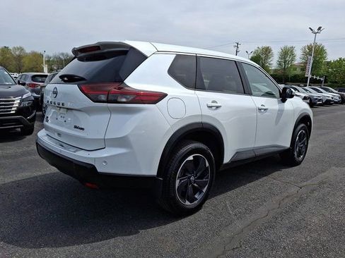 Used 2024 Nissan Rogue SV AWD/4WD image 8