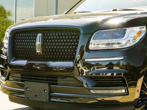 Used 2021 Lincoln Navigator Reserve AWD/4WD image 2