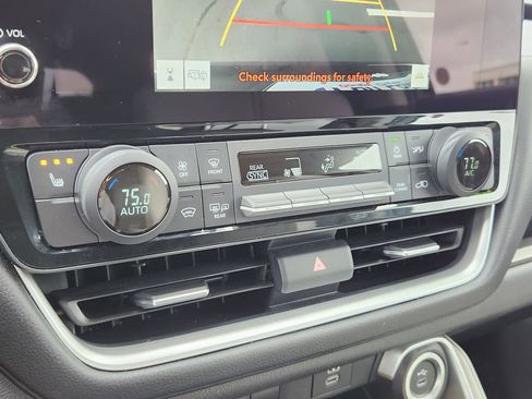 Used 2025 Toyota Grand Highlander AWD image 26