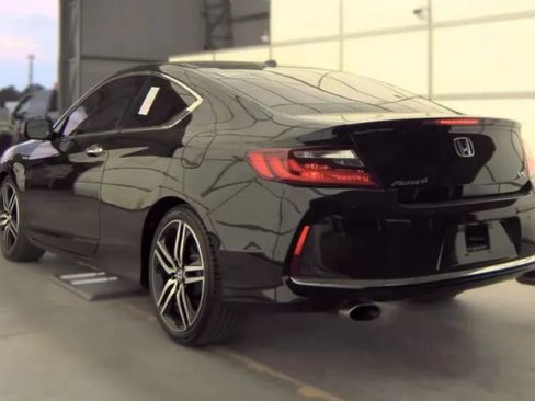 Used 2017 Honda Accord Touring image 4