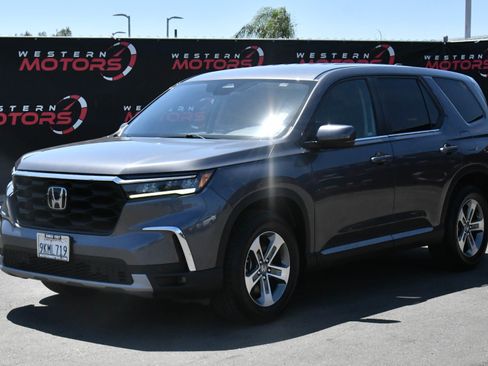 Used 2024 Honda Pilot EX-L image 3