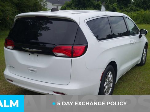 Used 2023 Chrysler Voyager LX FWD image 4