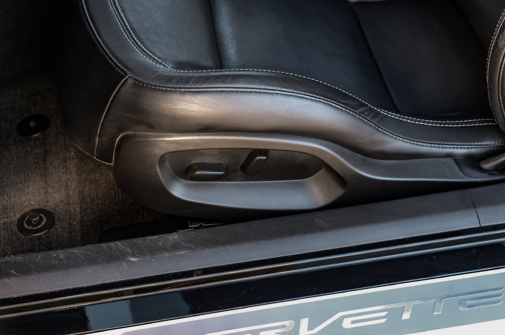 Used 2019 Chevrolet Corvette Stingray Coupe w/ 1LT RWD image 33