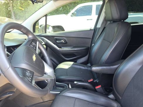 Used 2021 Chevrolet Trax LT w/ Driver Confidence Package image 26