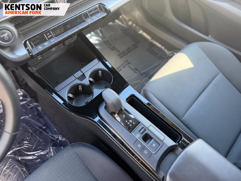Used 2025 Toyota Prius LE AWD/4WD image 22