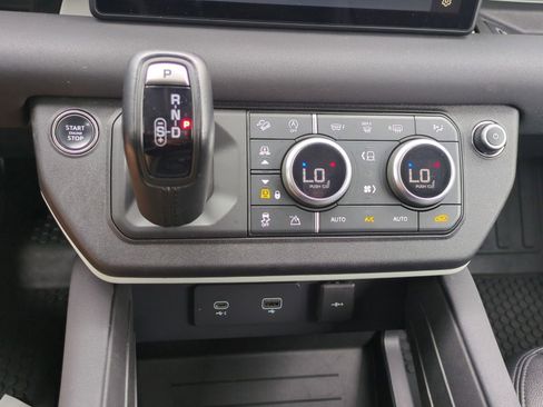 Used 2023 Land Rover Defender 110 SE AWD/4WD image 22