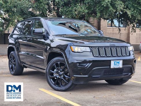 Used 2021 Jeep Grand Cherokee Laredo X image 1