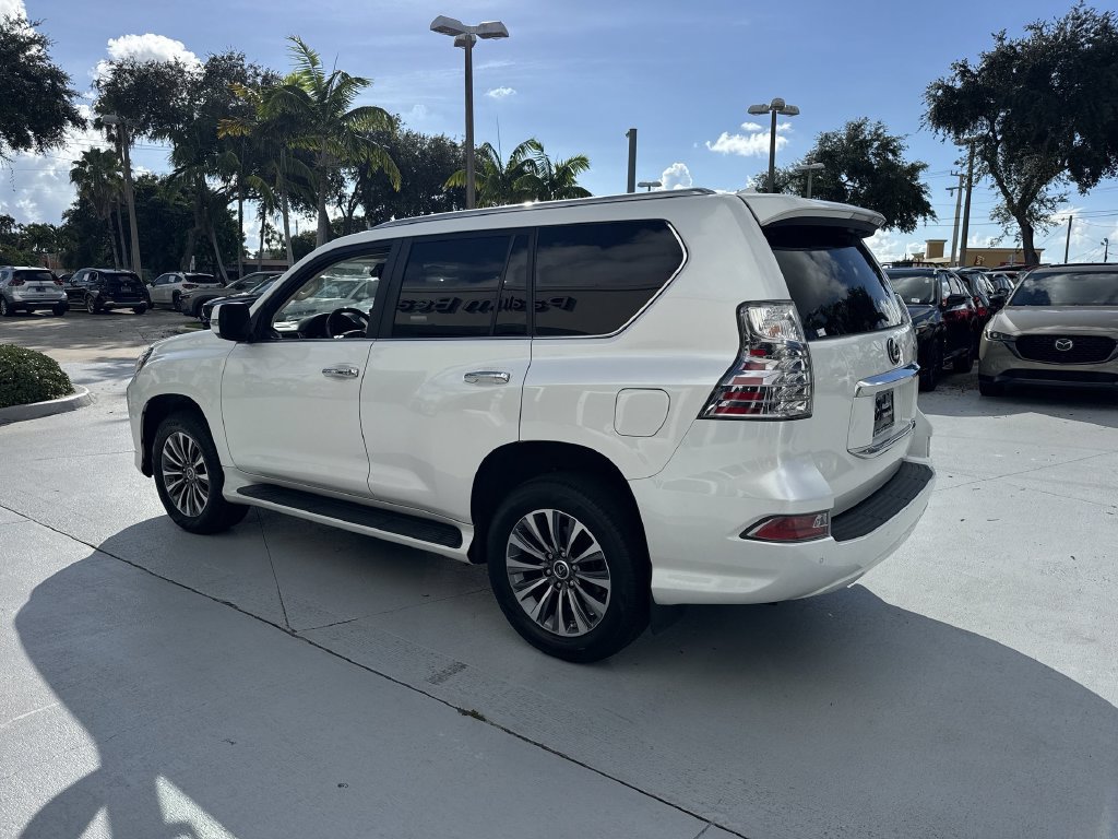 Used 2023 Lexus GX 460 Luxury w/ Accessory Package AWD/4WD image 12
