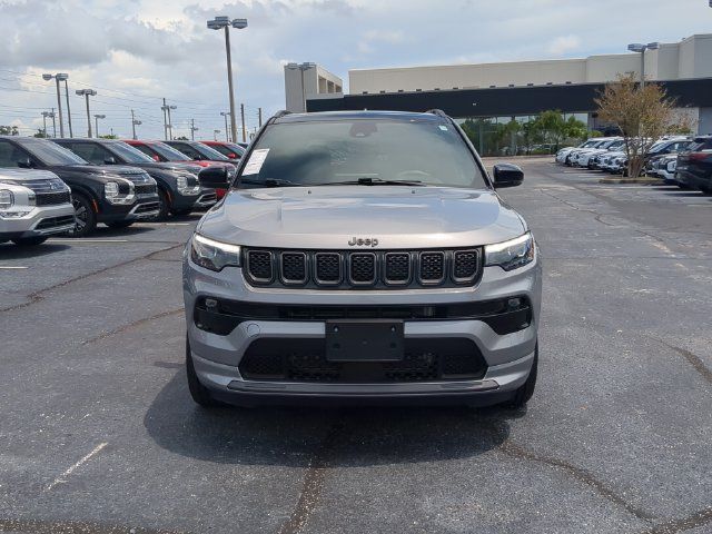 Used 2023 Jeep Compass High Altitude AWD/4WD image 3
