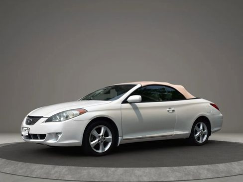 Used 2005 Toyota Solara SLE image 1
