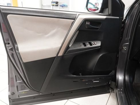 Used 2015 Toyota RAV4 LE AWD/4WD image 16