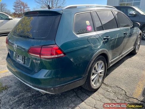Used 2019 Volkswagen Golf Alltrack SE AWD/4WD image 2