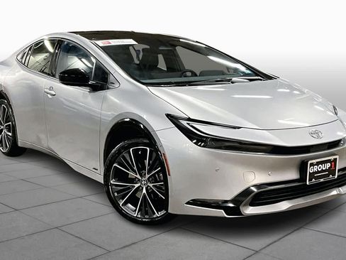 Used 2023 Toyota Prius Limited image 2