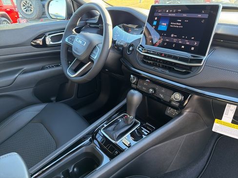 New 2026 Jeep Compass Latitude image 25