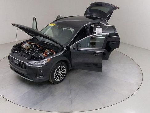 Certified 2025 Ford Escape SE w/ Class II Trailer Tow Package FWD image 41