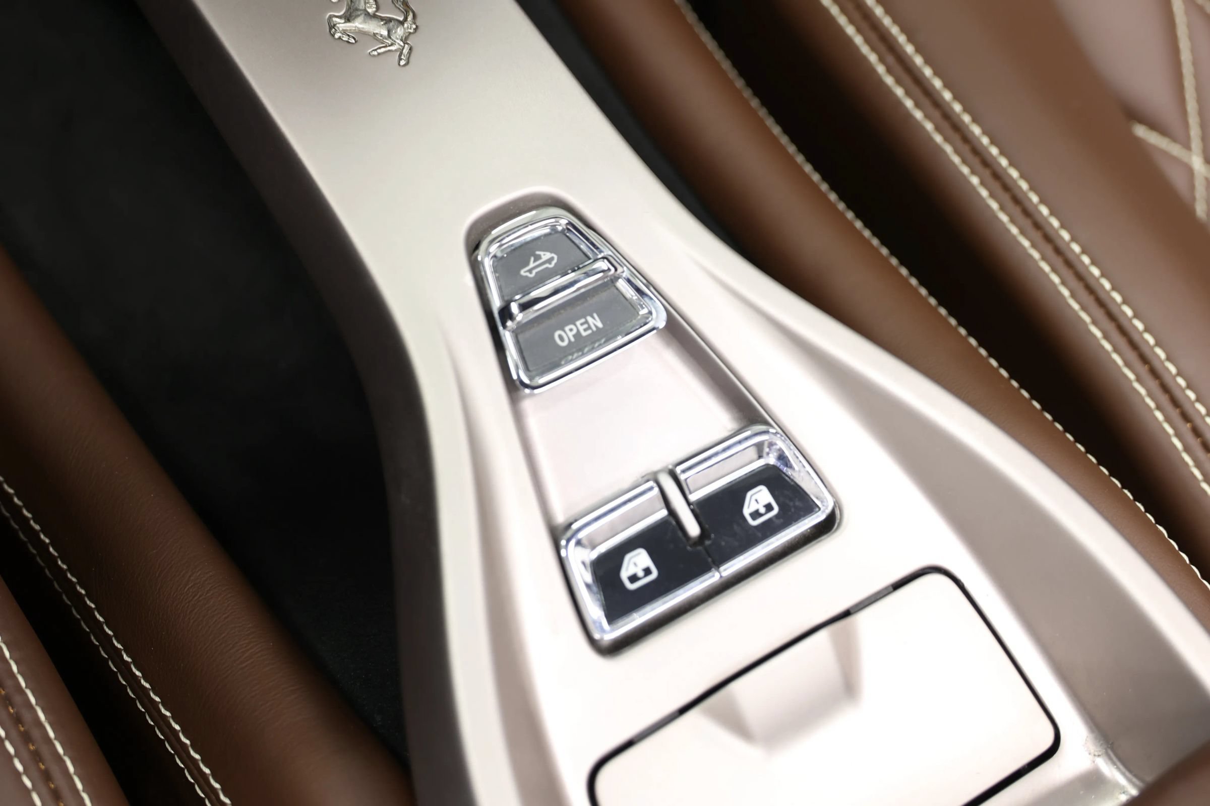 Used 2010 Ferrari California RWD image 57