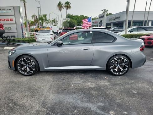 Used 2025 BMW 230i Coupe w/ M Sport Package RWD image 4