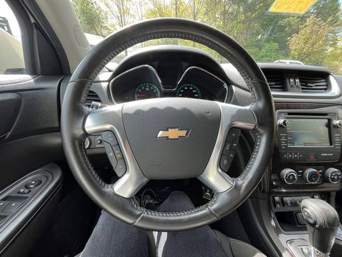 Used 2016 Chevrolet Traverse LT w/ Style and Technology Package FWD image 11