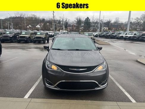 Used 2018 Chrysler Pacifica Touring-L image 7