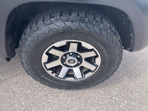 Used 2017 Toyota 4Runner TRD Off-Road Premium AWD/4WD image 24