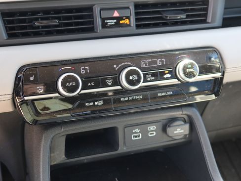 Used 2025 Honda Pilot EX-L image 21