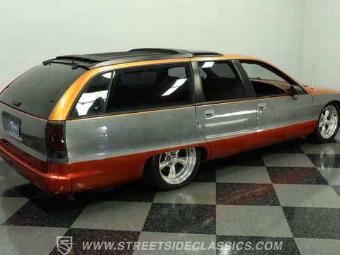 Used 1992 Oldsmobile Custom Cruiser RWD image 12