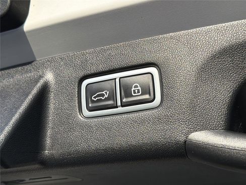Used 2022 Kia Sorento SX Prestige w/ Panoramic Sunroof Package AWD/4WD image 20