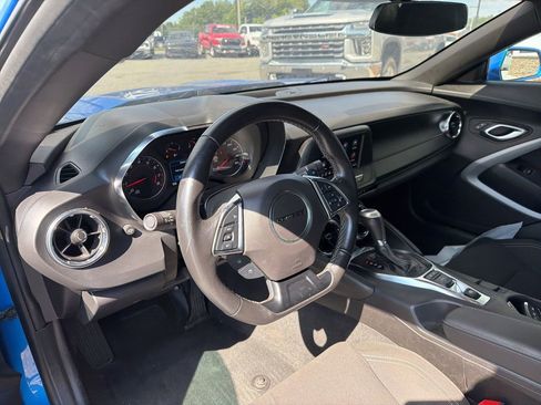Used 2024 Chevrolet Camaro LT RWD image 4