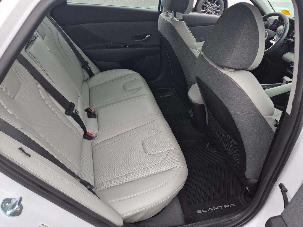 Used 2025 Hyundai Elantra Limited FWD image 32