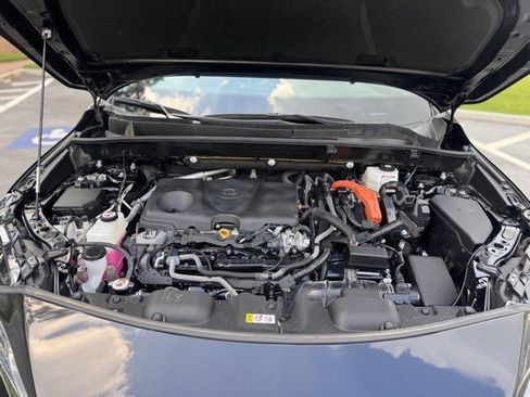 Used 2023 Toyota Venza XLE image 24