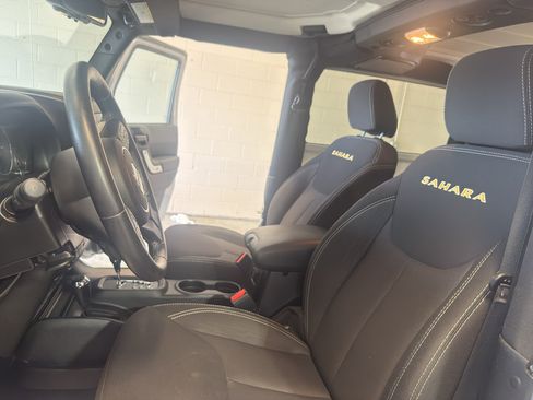 Used 2015 Jeep Wrangler Sahara w/ Connectivity Group AWD/4WD image 16
