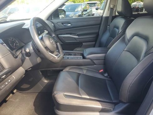 Used 2022 Nissan Pathfinder SL FWD image 16