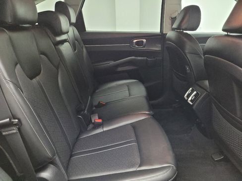 Used 2022 Kia Sorento S FWD image 19