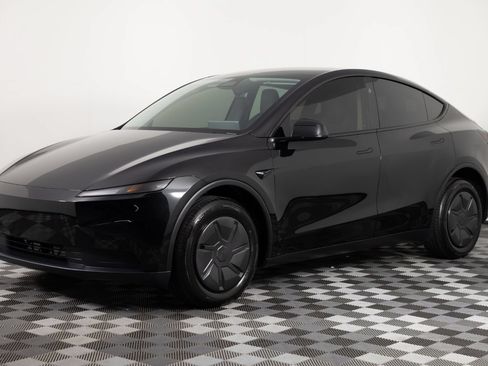 Used 2026 Tesla Model Y AWD image 1