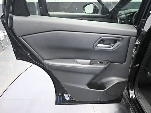 Used 2024 Nissan Rogue SV FWD image 31