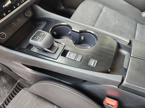 Used 2022 Nissan Rogue SV FWD image 19
