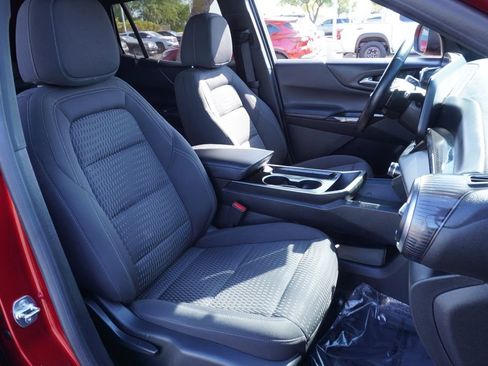 Used 2025 Chevrolet Equinox LT w/ Safety and Technology Package image 12