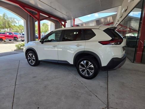 Used 2023 Nissan Rogue SV FWD image 9