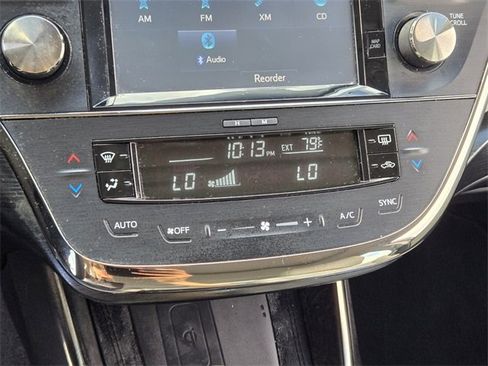 Used 2016 Toyota Avalon Limited image 23