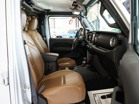 Used 2023 Jeep Wrangler Unlimited Sahara AWD/4WD image 40