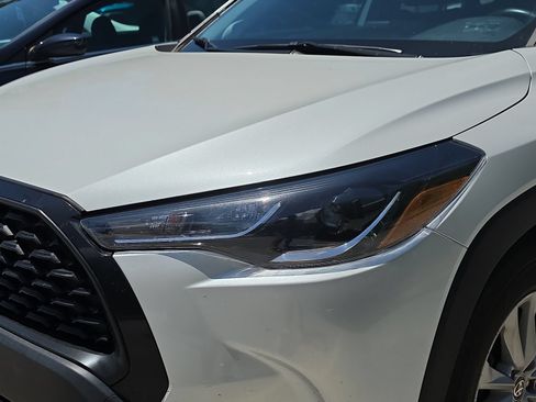 Used 2022 Toyota Corolla Cross LE w/ Moonroof Package FWD image 9