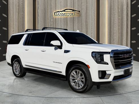 Used 2022 GMC Yukon XL SLT w/ SLT Luxury Package image 1