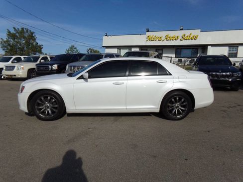 Used 2014 Chrysler 300 S image 2