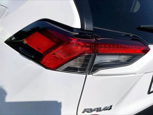 Used 2025 Toyota RAV4 XLE AWD/4WD image 29
