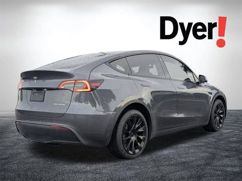 Used 2022 Tesla Model Y Long Range AWD/4WD image 6