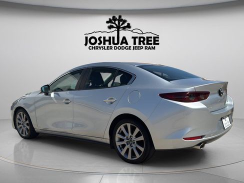 Used 2020 MAZDA MAZDA3 Sedan w/ Select Package FWD image 5